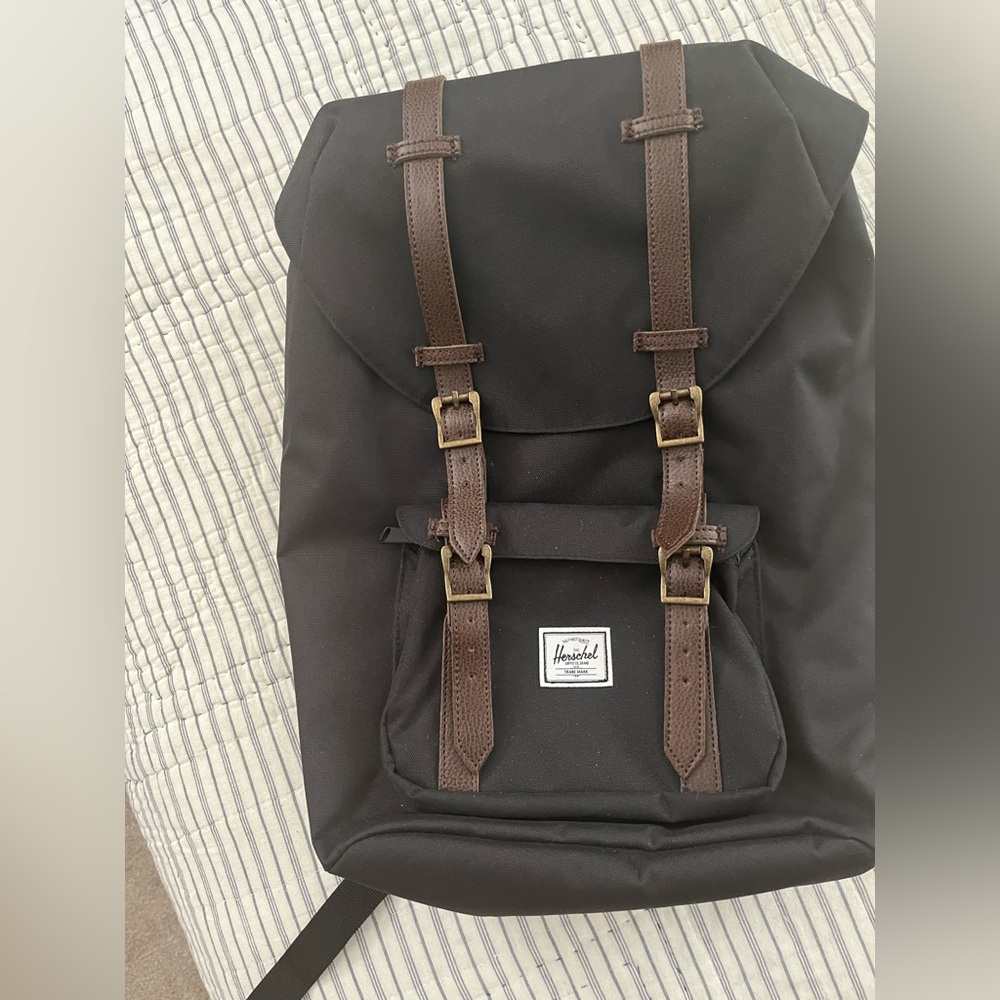 Backpack - Picture 2 of 7